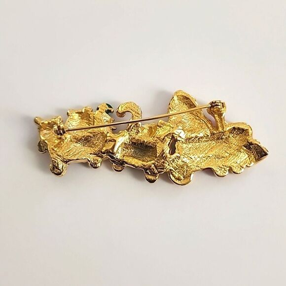Unisex Vintage Gold/Red Enamel Classic Santa Claus Train Brooch Christmas Pin - Picture 3 of 10